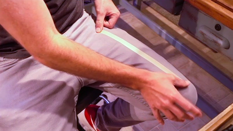 防止胶带撕裂艺术品或纸