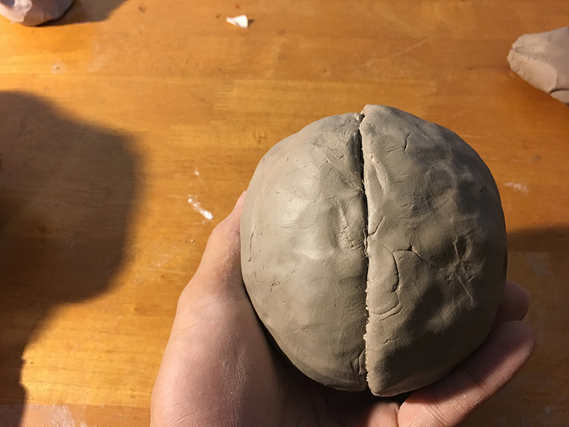 附上两个粘土碗