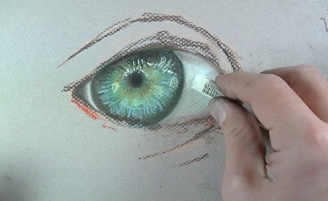 白色的高光被涂上,使眼睛看起来是白色的